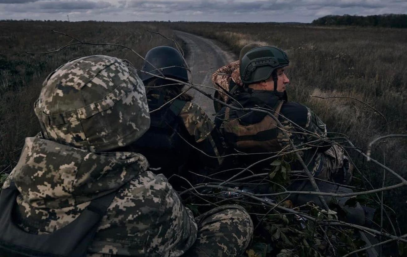 Крим палає, а ворог штурмує безупинно: що відомо про пекельну добу на фронті