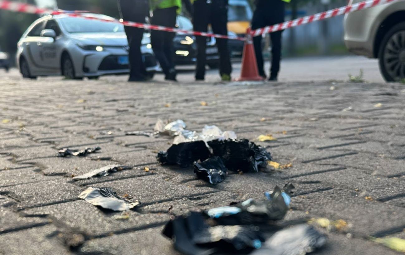 Російський дрон вдарив по Сумах: пошкоджені маршрутка та будинок