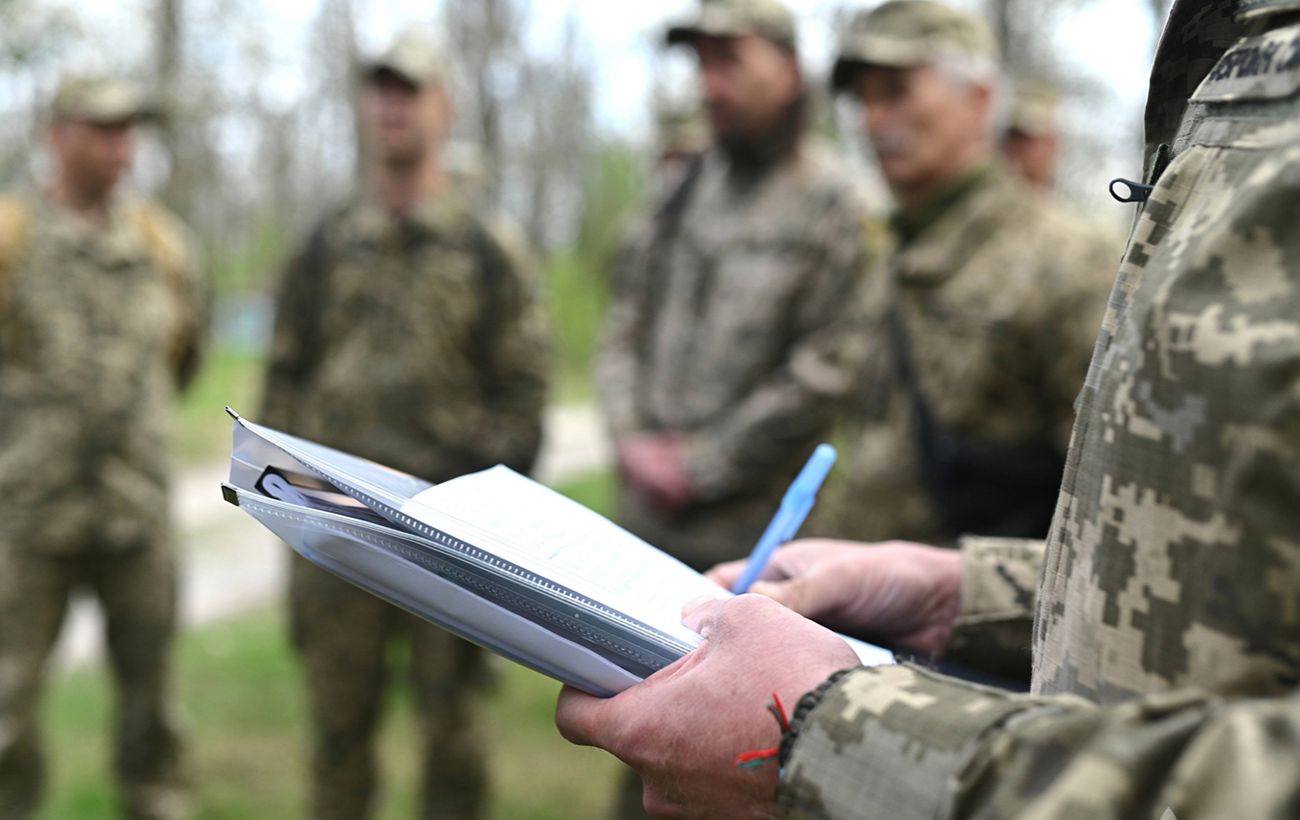 У Дніпрі військовий з ТЦК списав з обліку 17 чоловіків: серед них і його брат
