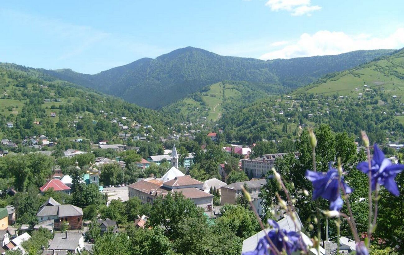 Рахів - малі Альпи України з вузькоколійкою і духом Європи: що побачити у найвисокогірнішому місті