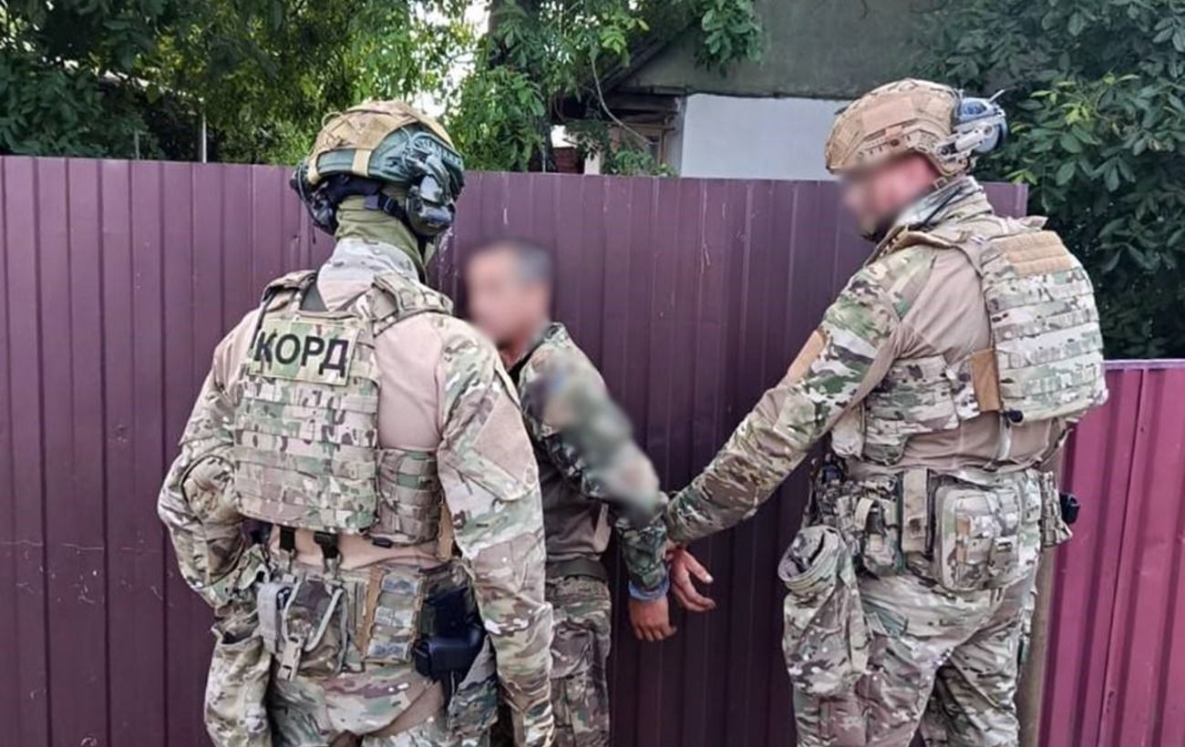 На Житомирщині чоловік погрожував гранатою поліцейським: оголошували спецоперацію