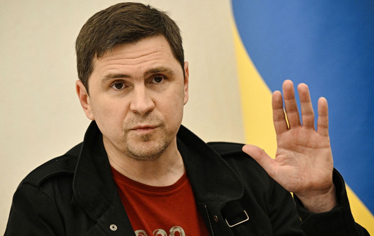 Чоловіки не зможуть виїхати за кордон відразу після війни: у Зеленського пояснили причину