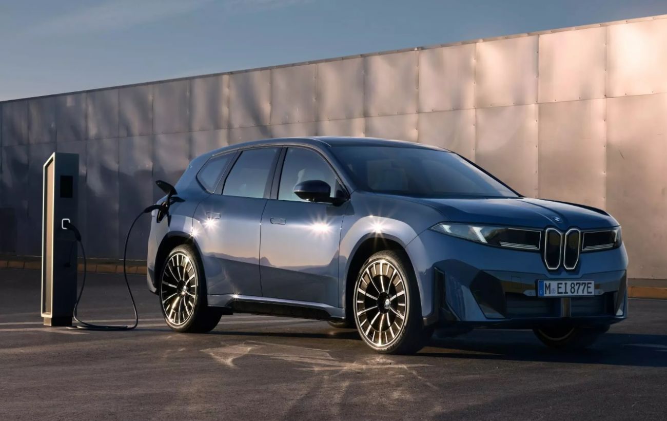 Піонер цілої родини: BMW показала електричний кросовер iX3