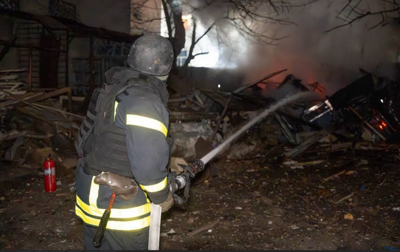 РФ вночі атакувала центр Одеси: пошкоджені садок, ліцей та лікарня, є поранені