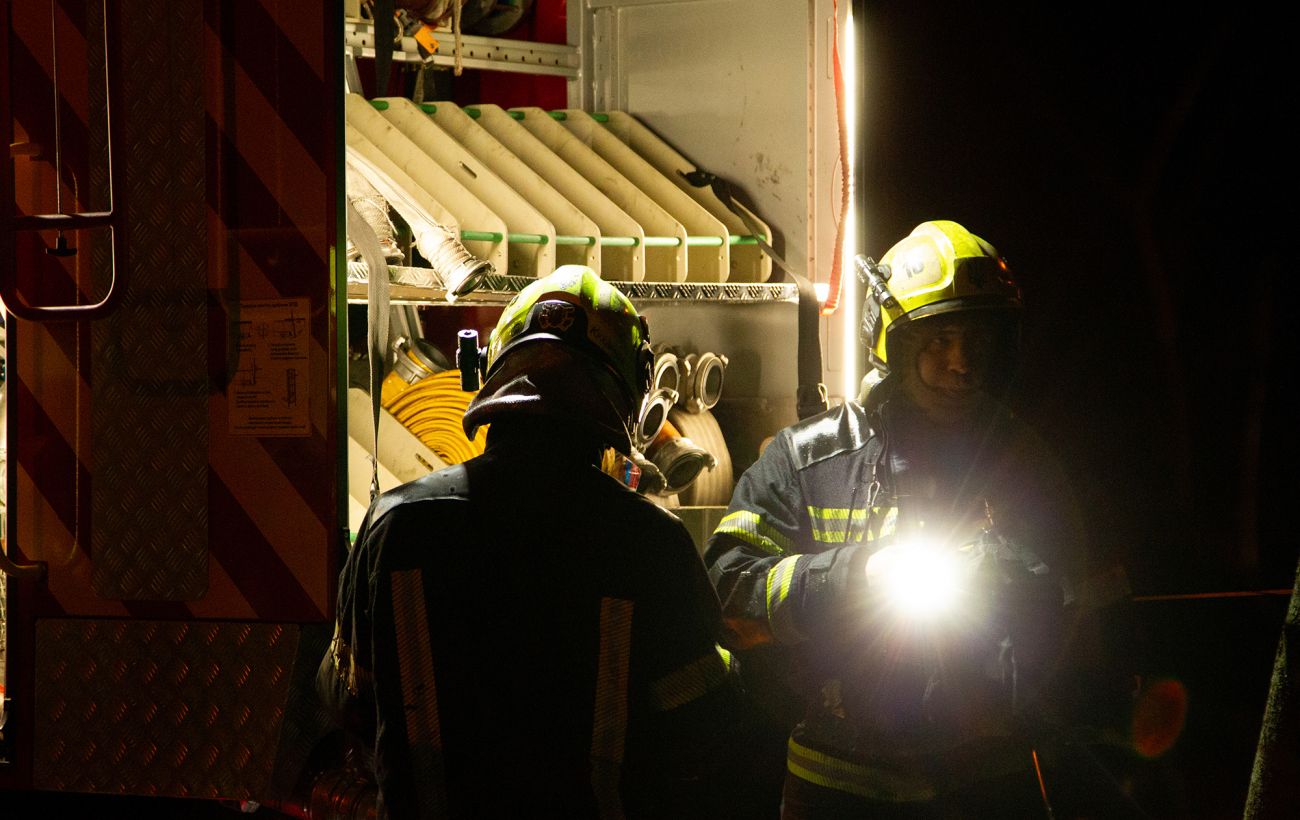 Запоріжжя здригнулося від вибухів: у вогні приватні будинки, є поранені (фото)